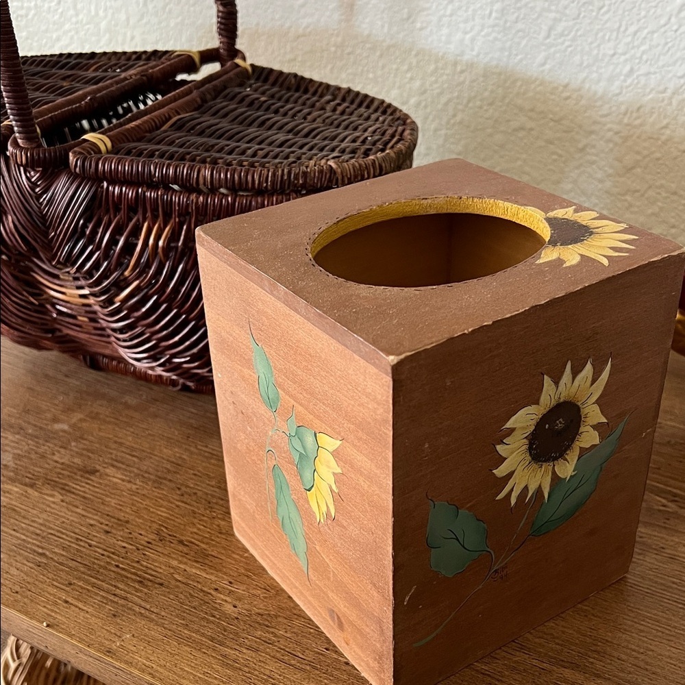 VTG Sunflower hand painted Wooden Tissue Box Cover